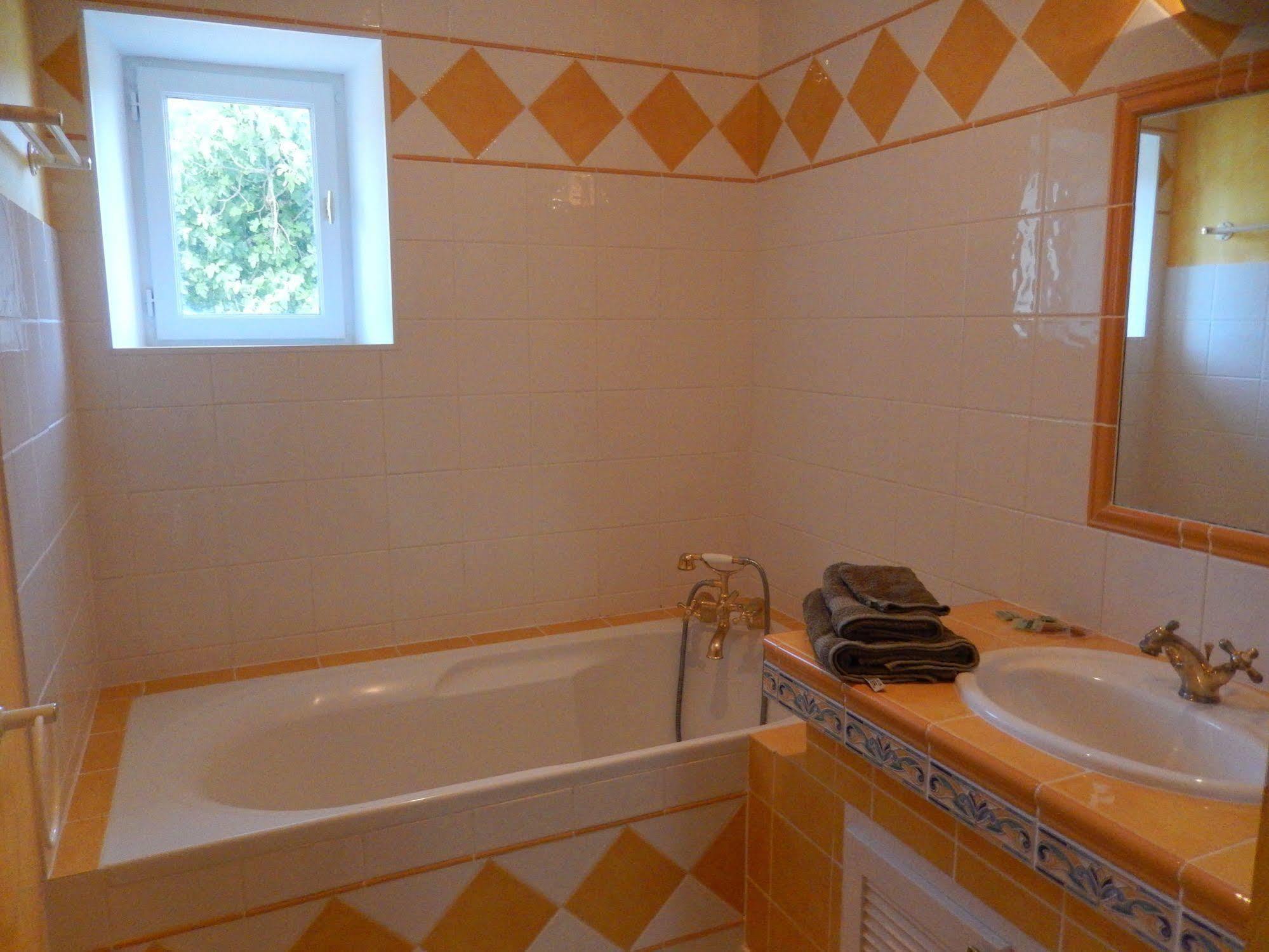 Chateau Rousselle Bed & Breakfast Saint-Ciers-de-Canesse Dış mekan fotoğraf