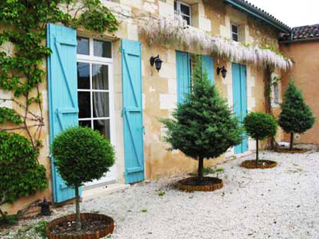 Chateau Rousselle Bed & Breakfast Saint-Ciers-de-Canesse Dış mekan fotoğraf